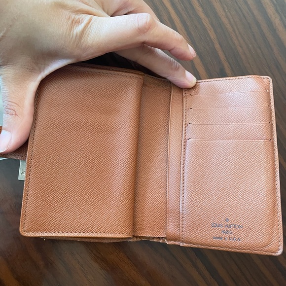 Louis Vuitton French Kiss Wallet, Plenty Storage - Picture 11 of 12